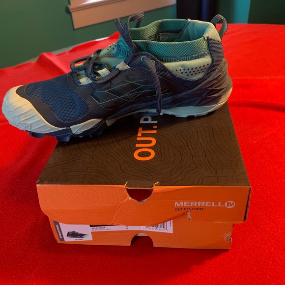 Sneakers - Picture 1 of 4